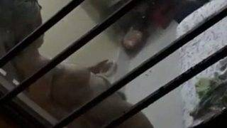 Video Kamera Tersembunyi Tetangga Desi Lagi Ganti Baju