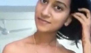 Video panas Kamsin Desi dengan adegan oral yang menggoda