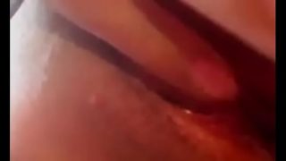 Mi perra caliente me manda un video ardiente masturbándose y rogando por mi verga