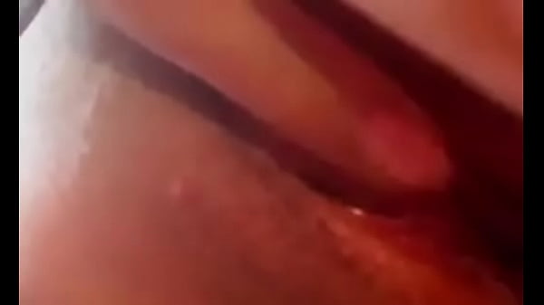 Mi perra caliente me manda un video ardiente masturbándose y rogando por mi verga