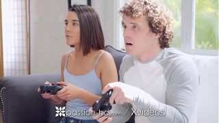 Kakak Tiri Ngentot Kontol Gede! Main Game Bareng Jadi Panas