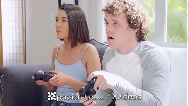 Kakak Tiri Ngentot Kontol Gede! Main Game Bareng Jadi Panas