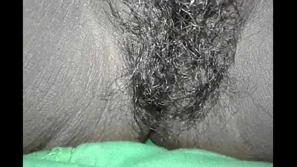 Empat gadis desi pamer bulu lebat di kemaluan mereka