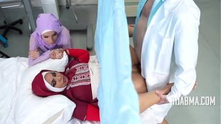Istri Arab Biarkan Dokter Isi Rahimnya | HijabMa
