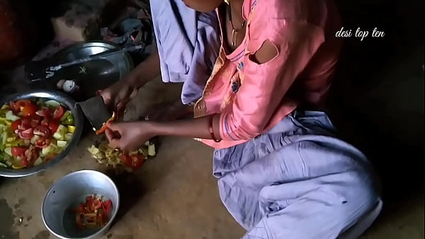 Istri terbaik bikin makanan di dapur sambil ngentot