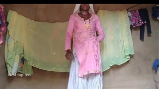 मोटे लंड से भरी जा रही है मेरी गर्म पत्नी की देसी चूत, बुर चाटने के बाद