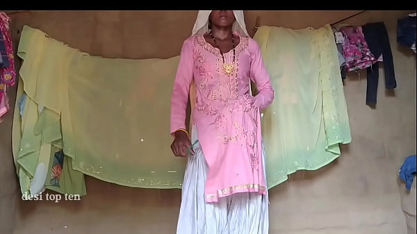 मोटे लंड से भरी जा रही है मेरी गर्म पत्नी की देसी चूत, बुर चाटने के बाद