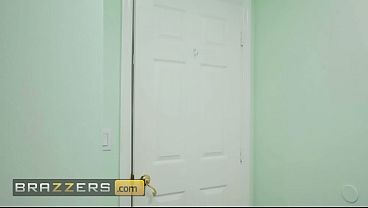 Keseruan Mencium Kontol: Cory Chase di Brazzers / Masukkan Kode XVPROMO untuk Diskon Eksklusif