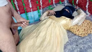 Gadis India berbaju kuning, pussy-nya ditusuk keras oleh kontol besar desi di video porno India