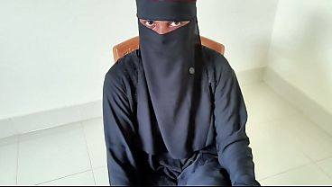 Gadis berhijab melayani nafsu ranjang di kamarku
