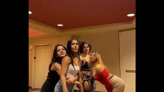 Gadis-gadis India mungil yang liar dan menggoda