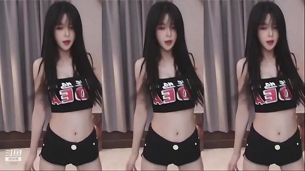 Cô nàng Trung Quốc uốn éo thân hình mảnh mai quyến rũ