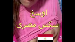 عاهرة المطرية الفاجرة تتعري على البلكونة بملابسها الداخلية وتثير جارها الذي ينزل ليمارس معها الجنس بشراهة