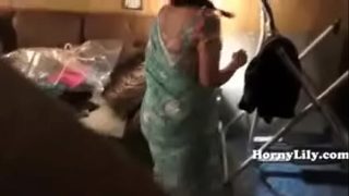 Gadis India seksi mengocok kontol pacar sampai keluar air mani