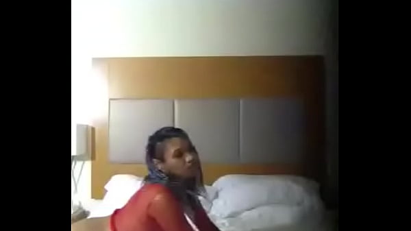 Gadis Tionghoa Berkulit Gelap Telanjang di Kamar Tidur Bagian 2