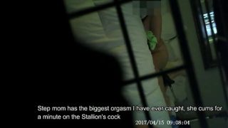 Waktu Ibu Tiri Sendirian di Kamar