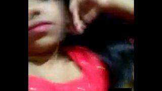 Ayesha menggoda lelaki dengan nafsu membara