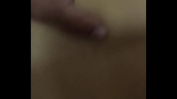 Indo safada arregaçando na rola