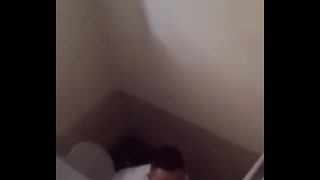 Người đẹp trung học thỏa mãn nhu cầu riêng tư trong khuôn viên học đường