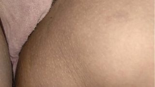 Gadis India yang Menggoda dengan Lekuk Tubuh yang Memukau
