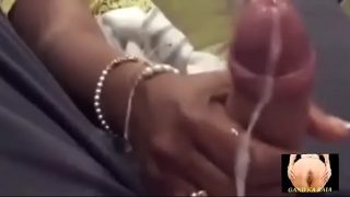 Sentuhan Mesra Ibu India yang Menggoda