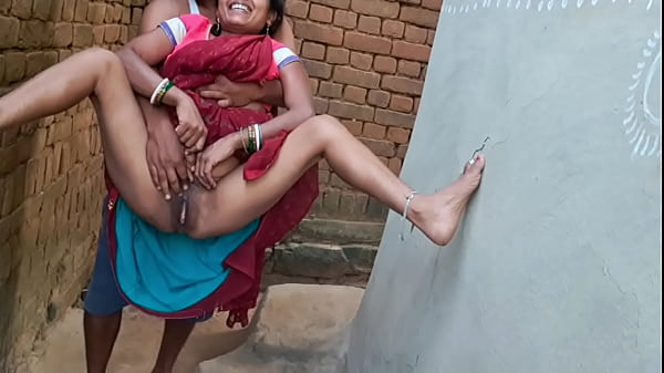 Perempuan Desa India dengan Kemaluan Lebar dan Menggoda