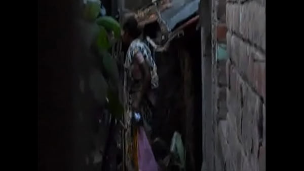 Desi Kencing dan Pipis yang Menggoda
