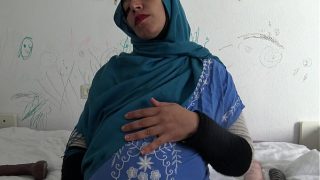 Istri Arab Aljazair yang panas dan nakal, jadi pelacur di Prancis