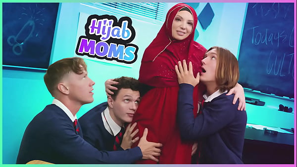 Wanita Berhijab yang Menggairahkan, Melayani Tiga Pria Sekaligus