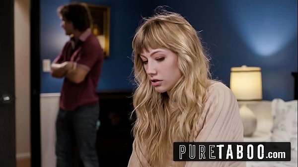 Ivy Wolfe, si pirang liar, merasakan sensasi panas bersama sepupu tirinya untuk pertama kali.