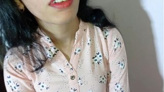 Gadis penyewa rumah yang menggoda dan bercinta dengan tuan tanah dalam video panas full HD dengan audio Hindi yang jelas