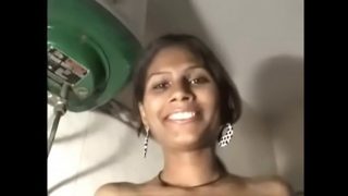 Mengintip Pria India Buang Air Kecil