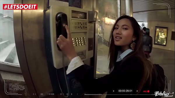 Turis Thailand Menggoyang Pantatnya yang Ketat – May Thai