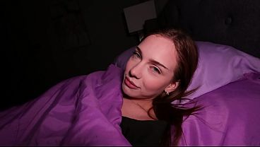 Menginap Bersama Adik Tiriku yang Seksi – Venus Vixen