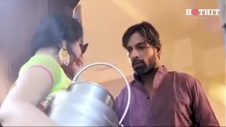 Desi Bhabhi nungging siap ditunggangi