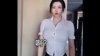Gadis Asia berpayudara montok dan pantat menggoda.