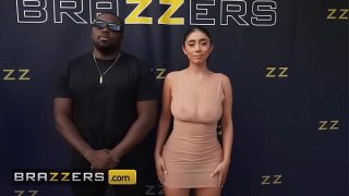 Violet Myers Pamer Lubang Pantatnya untuk Kamera Paparazi