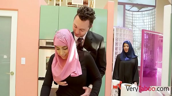 Putri Arab Berjilbab Menggila dengan Ella Knox