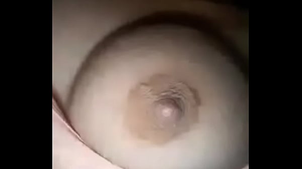 Gadis desi memamerkan payudara panasnya yang menggoda