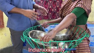 Panasnya Adegan Keluarga Tiri India dengan Suara Hindi yang Menggoda