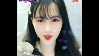 Gadis Asia Seksi Menggoda di Live Streaming Uplive