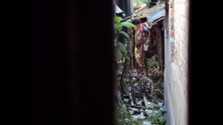 Desi Buang Air Kecil dan Kencing3.AVI
