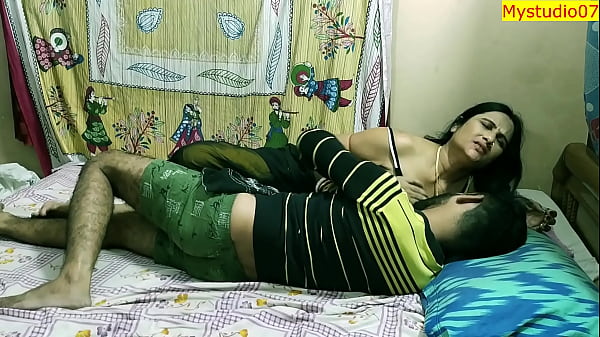 Desi randi bhabhi panas ngeseks dengan penganggur Devor! Adegan nyata suara Hindi jelas dan menggairahkan