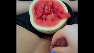 SEMANGKA MEMPERBANYAK ORGASME WANITA RUMAHAN – VIDEO PORNO ARAB PANJANG PENUH 2025 – AMATIR SAUDI TERBAIK – PUTIH SALJU ARAB GILA MASTURBASI – FETISH MAKANAN EKSTRIM – BUAH DI DALAM MEMEK RAPAT REMAJA – GADIS – LOS ANGELES – USA