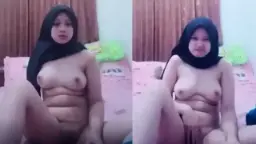 ABG Berjilbab Hitam Bikin Heboh dengan Aksi Remasan Payudara yang Menggoda