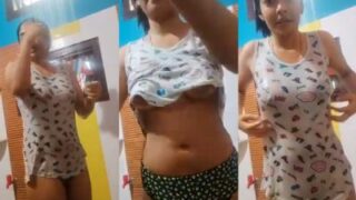 Gadis Desi telanjang bugil mandi erotis dalam video MMS