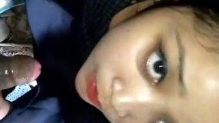 Gadis kantoran manis menghisap kontol di halaman belakang