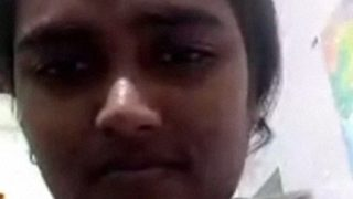 Gadis seksi dari Hyderabad memamerkan payudaranya untuk pacar