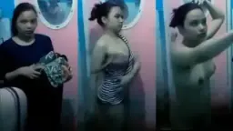 Mengintip Sensasi Gadis Kos di Balik Pintu Kamar