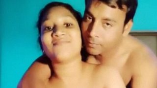 Pasangan India sehat berbagi video panas intim di internet